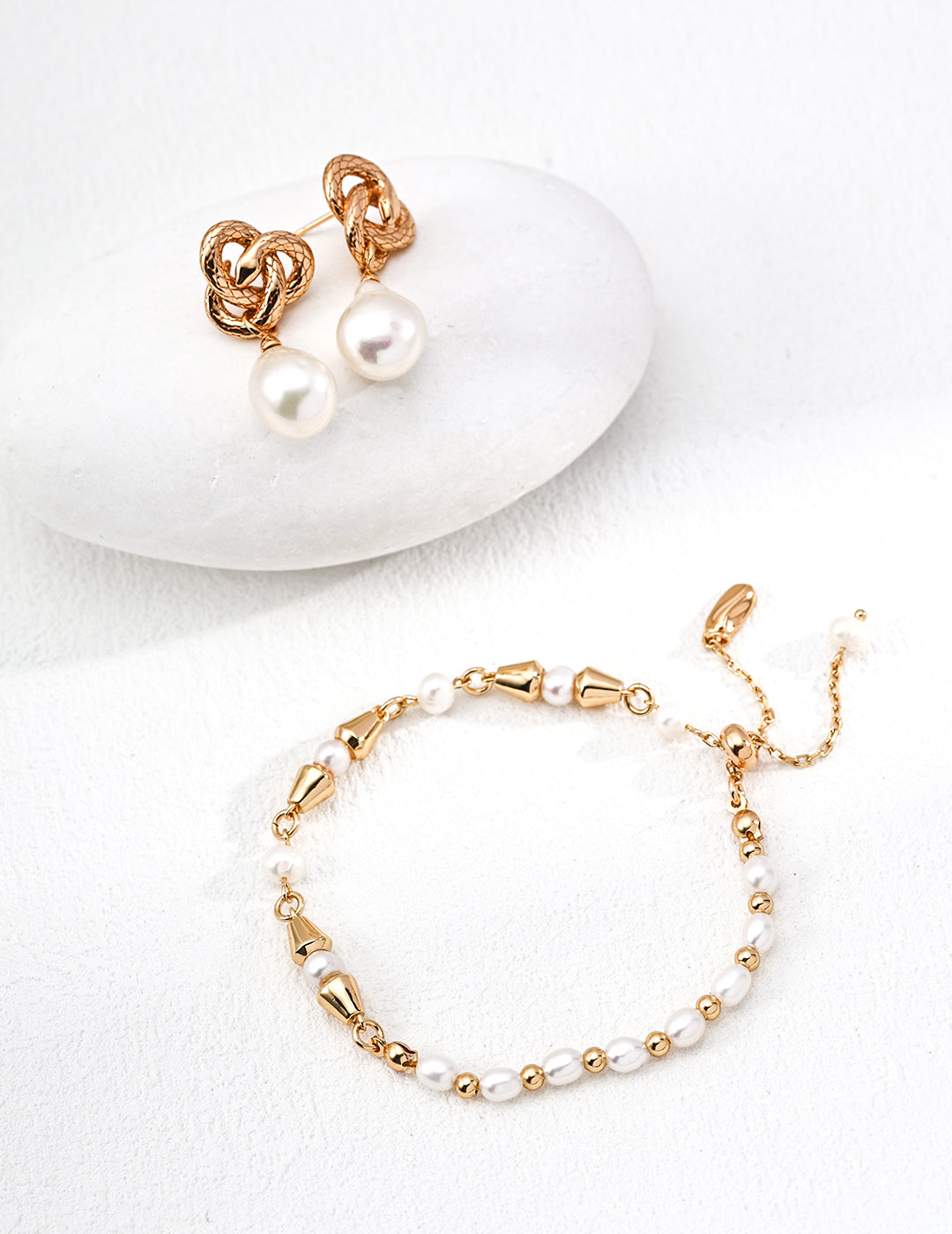S925 Sterling Silver Vintage Natural Baroque Pearl Earrings with Serpent Totem (E01300-2)