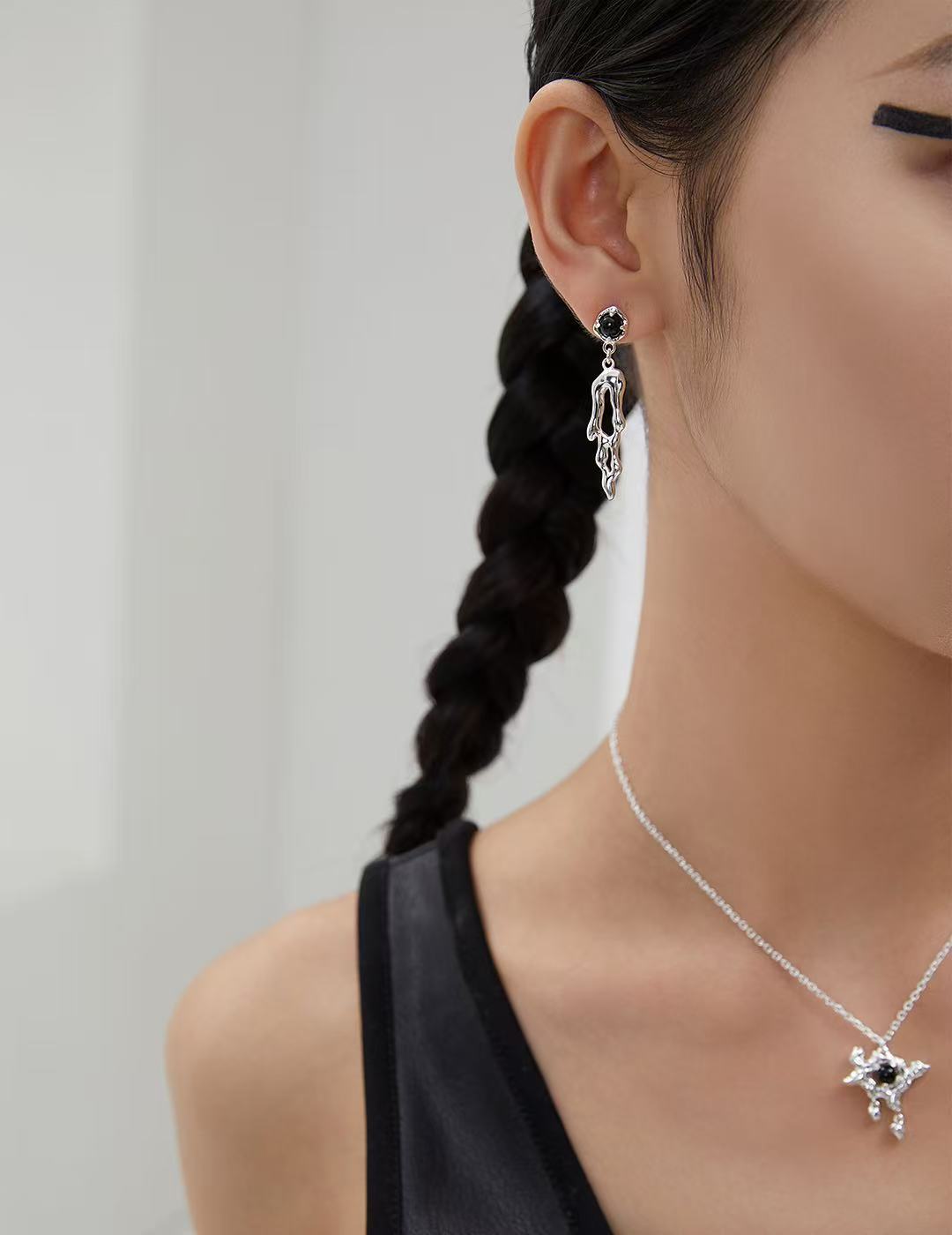 S925 Sterling Silver AB-style Asymmetric Earrings with Natural Black Agate (E0821)