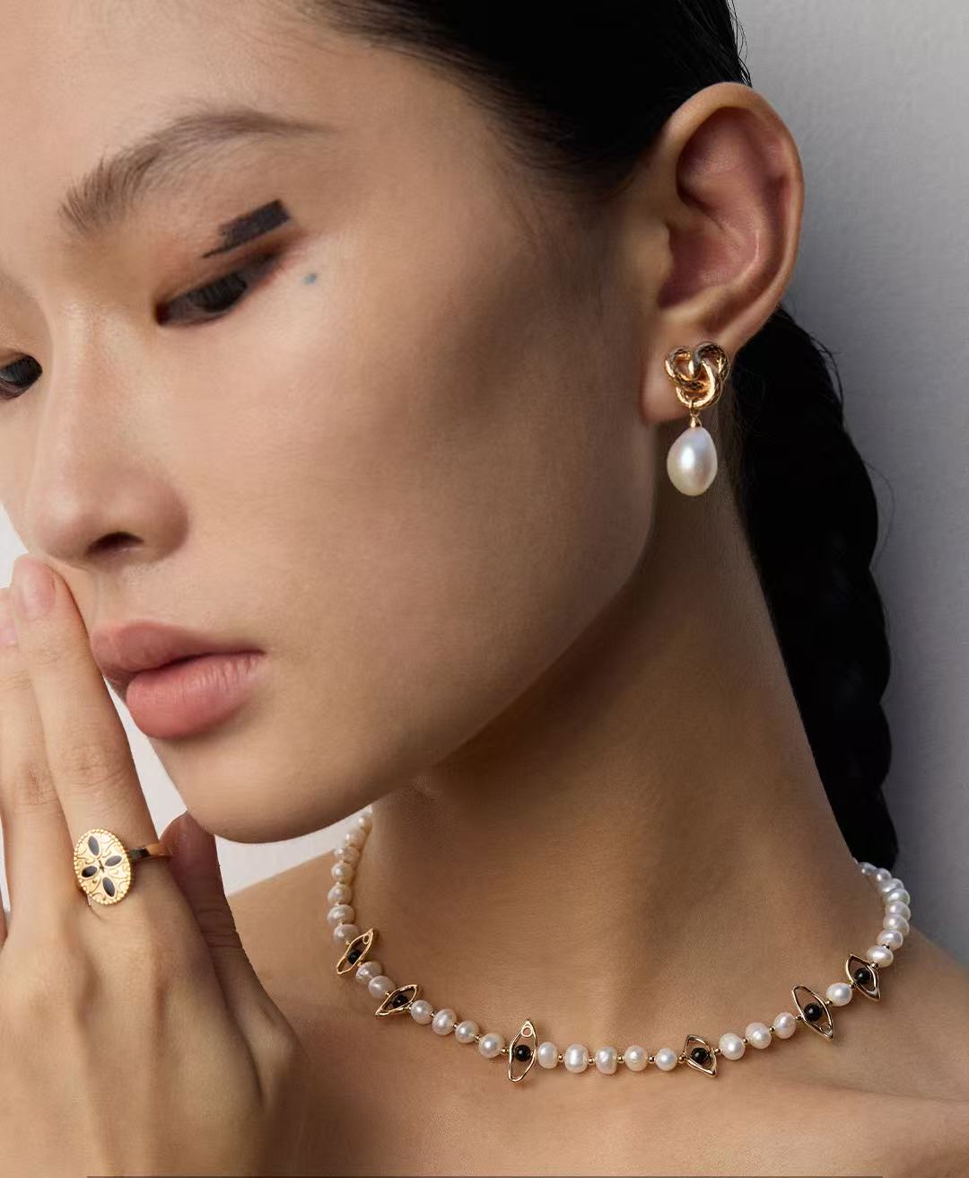 S925 Sterling Silver Vintage Natural Baroque Pearl Earrings with Serpent Totem (E01300-2)