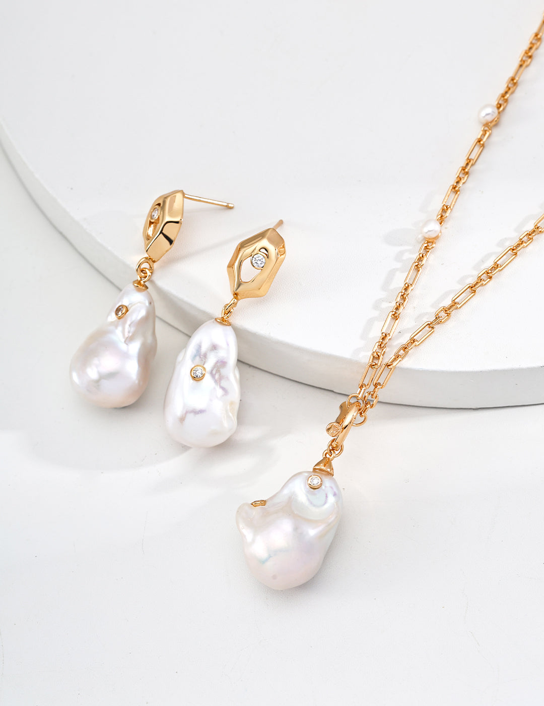 S925 Sterling Silver Vintage Natural Baroque Pearl & Zircon Earrings (E01260-2)