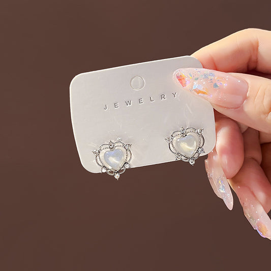 Moonstone Heart-shaped Stud Earrings (TE30)