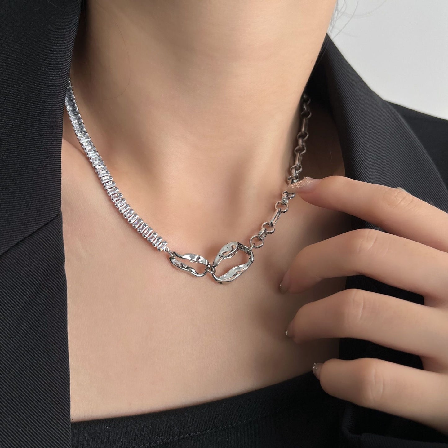 Irregular Ring Clasp Zircon Joint Necklace - High-End Minimalist Niche & Versatile Collarbone Chain (TX02)