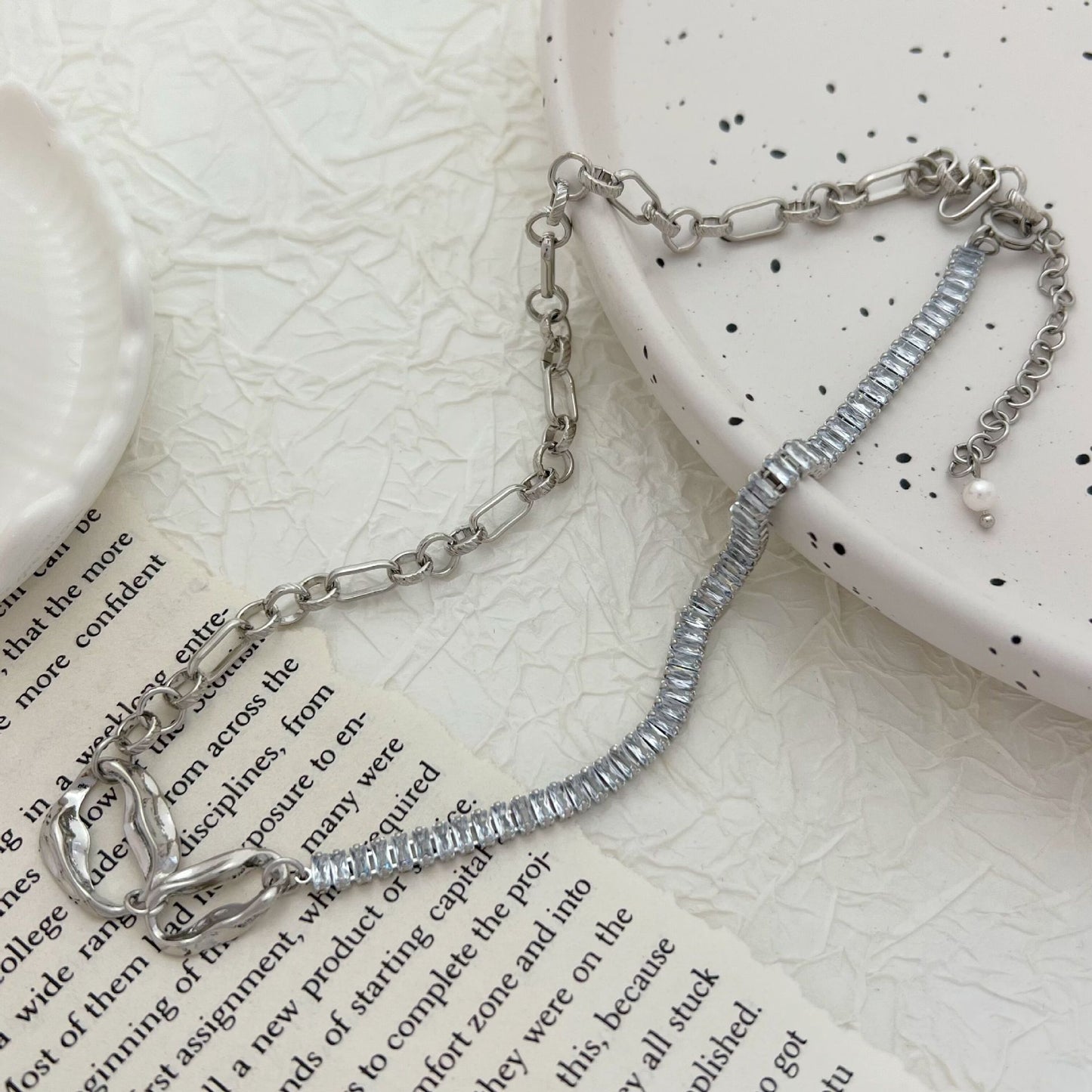 Irregular Ring Clasp Zircon Joint Necklace - High-End Minimalist Niche & Versatile Collarbone Chain (TX02)